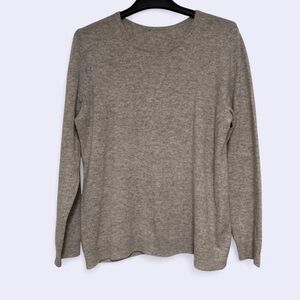 Women’s L Gray 100% Cashmere Sweater (w/tiny hole in the neck)